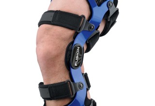Adjustable knee brace