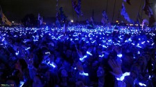 Xylobands light up audiences for Coldplay at Glastonbury