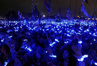 Xylobands Light Up for Coldplay Performances, Every Person Becomes Part of the Show