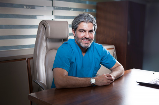 Dr. Serkan Aygin Celebrates 25 Years as a Hair Transplant Pioneer in Istanbul, Turkey