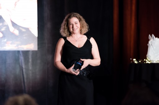 Natural Paws Founder Elyse Horvath Receives Solopreneur Pet Industry Woman of the Year Award