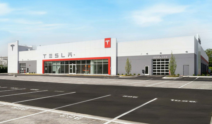 Tesla's new sales and service center located at 1200 Skokie Boulevard, Northbrook, Illinois