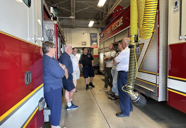 Volunteers Talk With TEC Members