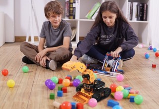 Qdee Robot Kit: A Whole New World of Play to micro:bit