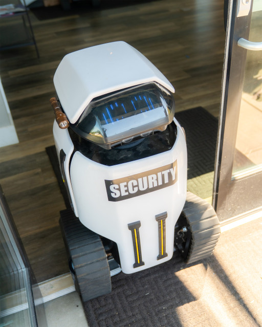Salem Center Deploys Oregon-Made Dax Robots to Enhance Guest Safety