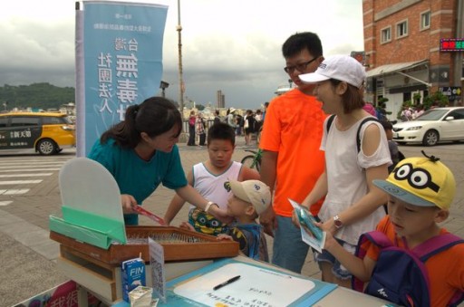 Scientologists Reach Out to Prevent Drug Abuse
