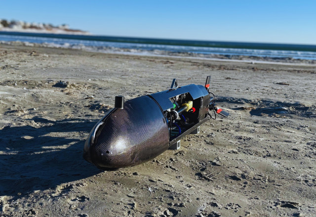 Poseidons Forge AUV 'DarkWave' on a beach