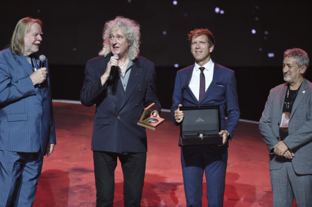 Brian May wins Stephen Hawking Medal