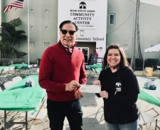 Dr. Farshchian donating to the Miami Rescue Mission