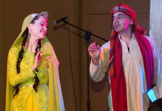 Reenacting one of his works, Haydar Shah performed a romantic interlude.