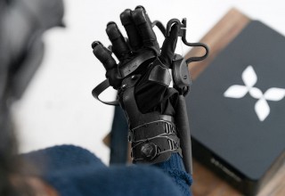 HaptX Gloves for realistic haptic feedback in VR 2