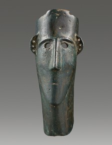 ANCIENT BRONZE MASK OF A DIETY