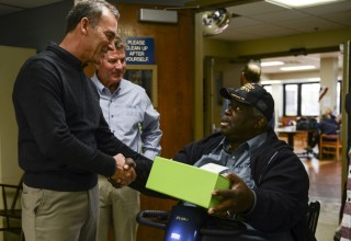 Andersen Windows & Doors Employee saying "Thank You" to a Phoenix Area Veteran