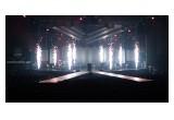 White Fountain Effects Light Up Stages With Brilliant Bursts