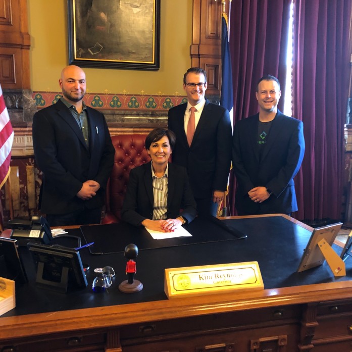 Iowa Governor Kim Reynolds Signs E-Notary into Law in Iowa