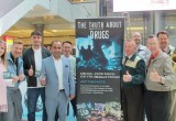 London city councillors, the Jive Aces and volunteers from the Church of Scientology of London joined forces with a drug prevention street event.