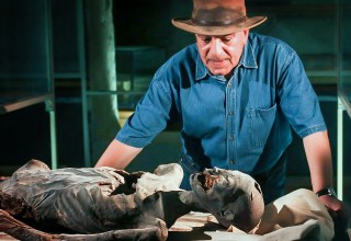 Dr. Zahi Hawass examines Egyptian mummy.