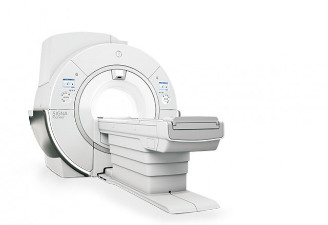 GE Healthcare SIGNA Pioneer 3.0T MRI Scanner